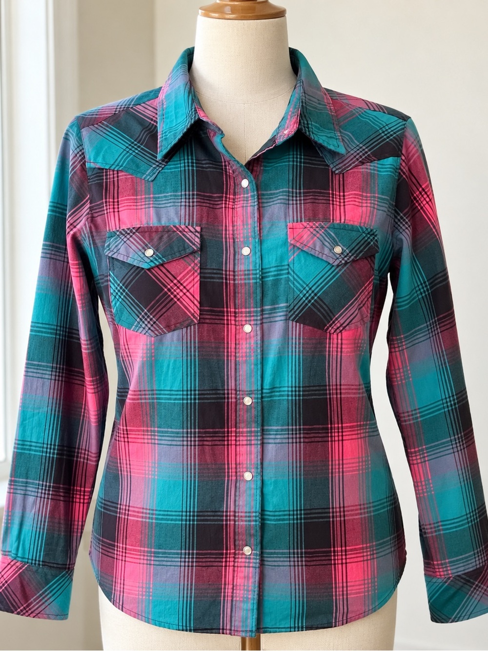 Wrangler Women’s L Plaid Pearl Snap Western Shirt Teal Pink Cotton Blend